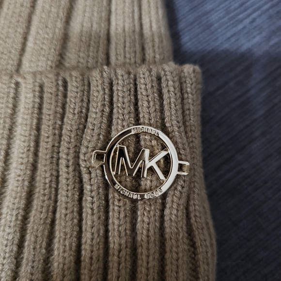 Michael Kors Cable Knit Fleece Lined Cuffed Pom Pom Winter Beanie hat  gold logo - Picture 5 of 11